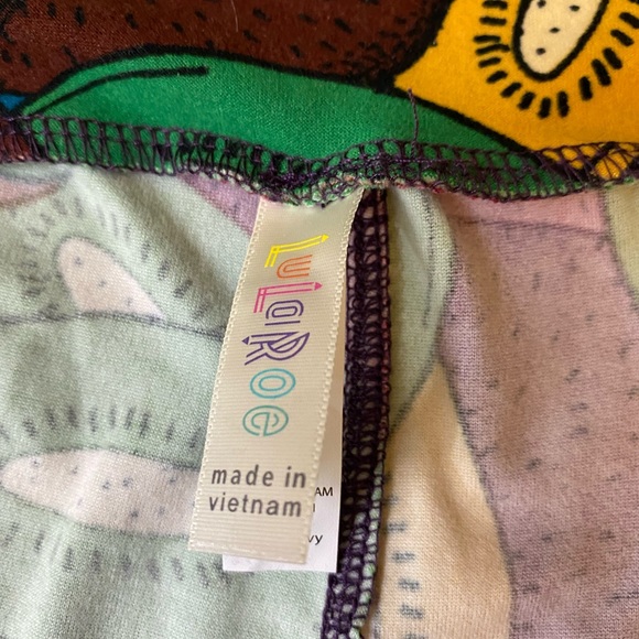 Kiwi 🥝 LuLaRoe leggings.  Size Tall & Curvy - Picture 2 of 3